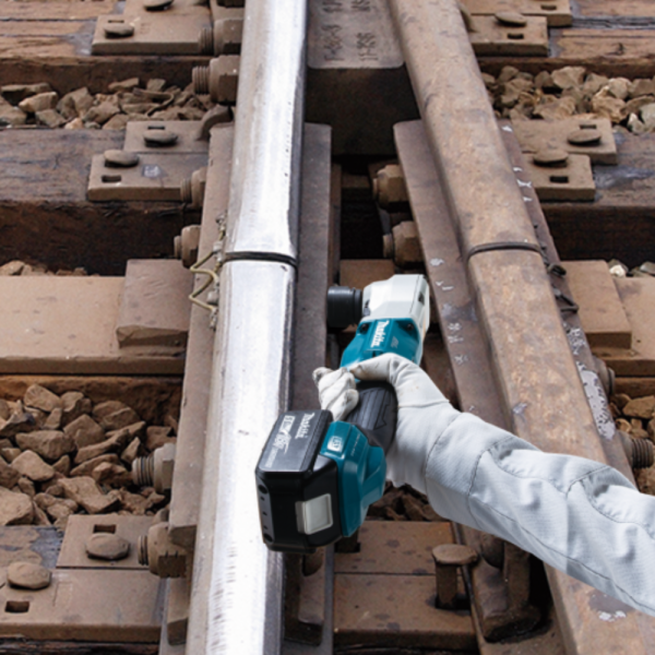 Makita 牧田 DTL300 18V LXT Cordless Angle Impact Wrench – photo 5