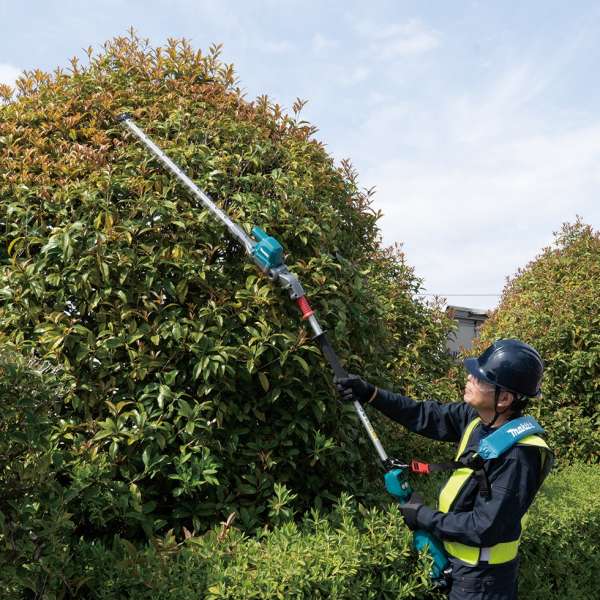 Makita 牧田 UN001G 40Vmax XGT Cordless Pole Hedge Trimmer, 600mm (23-5/8") – photo 2