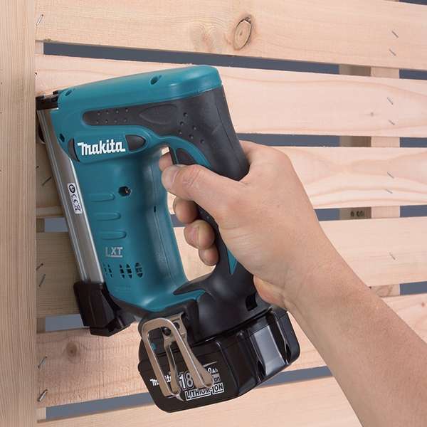 Makita 牧田 DST221 18V LXT Cordless Stapler – photo 2