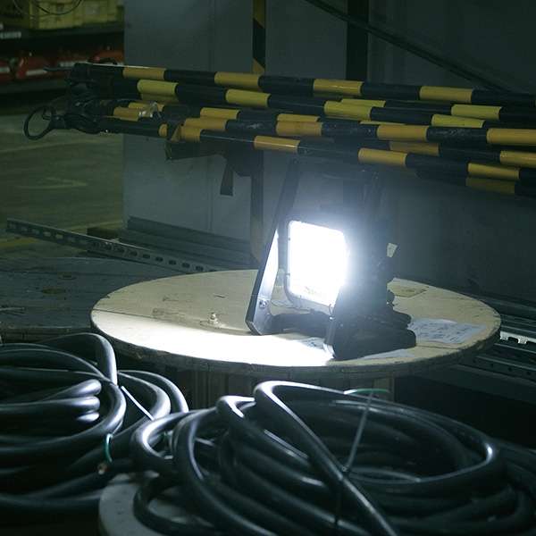 Makita 牧田 DML805 18V LXT Corded and Cordless LED Worklight – photo 2